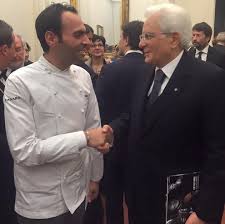 Pietro Parisi stringe la mano al Presidente della Repubblica Sergio Mattarella